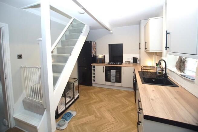 *STUNNING* Primrose Lane, Glossop, Derbyshire, SK13 8EW photo 5