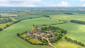 No 3 Poplars End, Herne Poplar Farm, Park Road, Dunstable LU5 6HQ