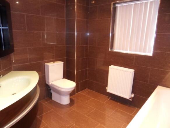 FAMILY BATHROOM