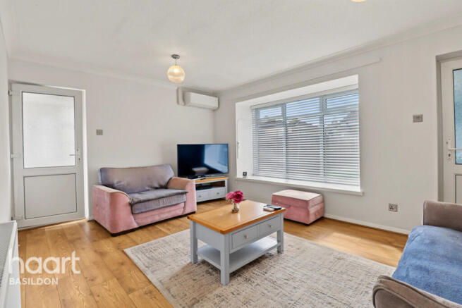 Cashmere Way, Basildon photo 4