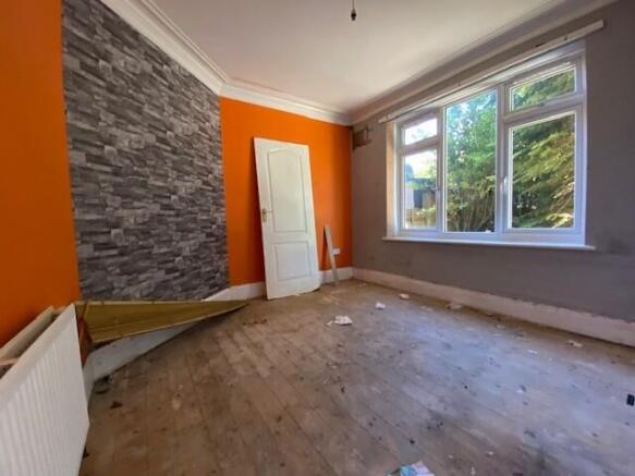 FRONT LOUNGE T202608211132.jpg