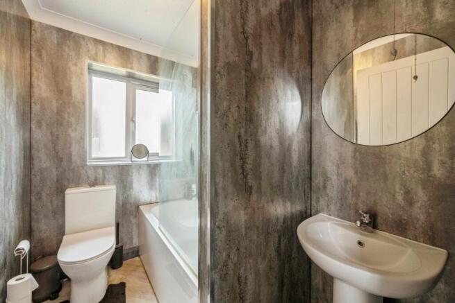 2 bed Semi-Detached to rent Image 7