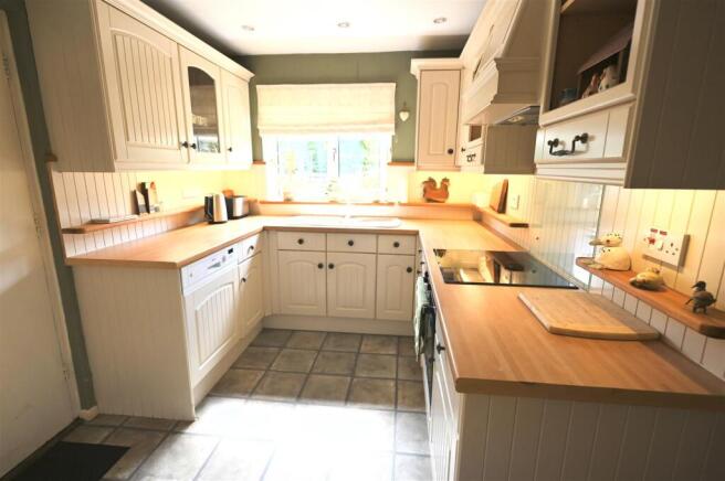 3 bed Semi-Detached for sale Image 11