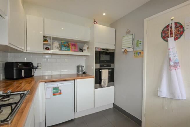 Kitchen 2.jpg