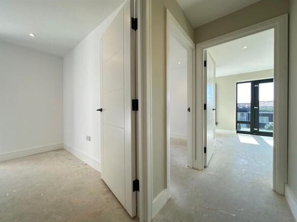 2 bed Flat for sale Image 7