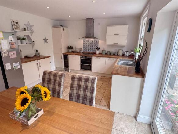 Kitchen Breakfast Room 1.jpg