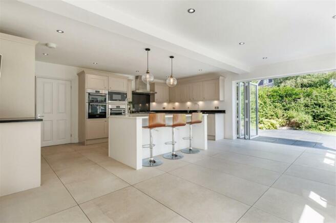 MC Kendal Avenue 10