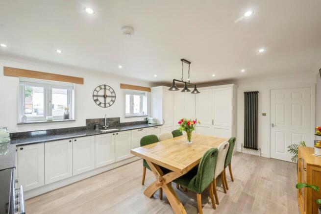 4 bed Terraced Bungalow for sale Image 6