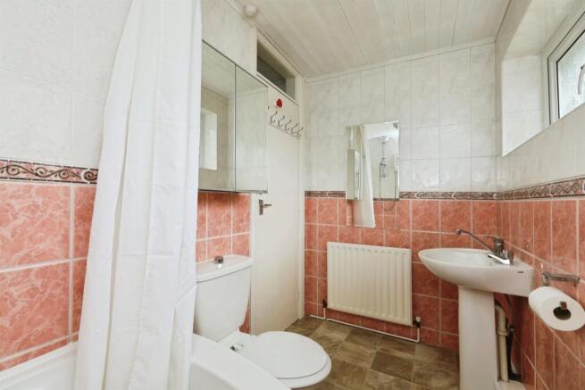 3 bed Semi-Detached for sale Image 11