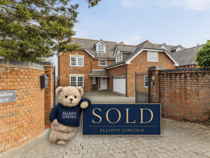 Meadow View, Dodnor Lane. PO30 5JN