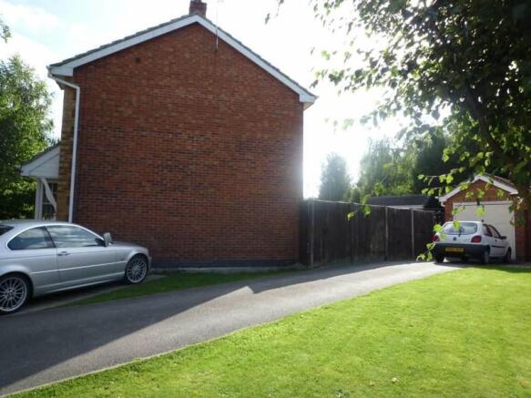 DETACHED GARAGE & DRIVEWAY