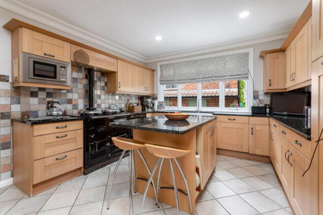 4 bed Detached for sale Image 11