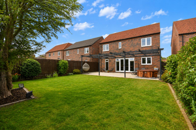 4 bed Detached for sale Image 4
