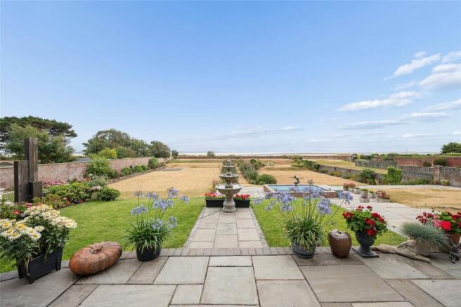 Patio/Gardens