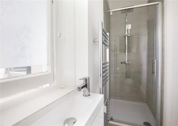 3 bed Apartment to rent Image 12