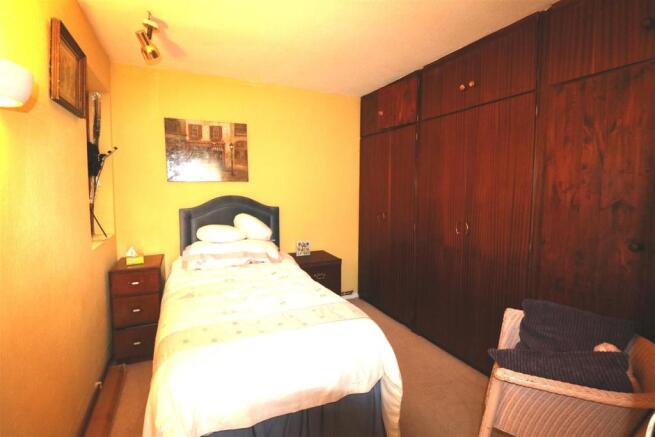 1Edmondesinnerroom.J
