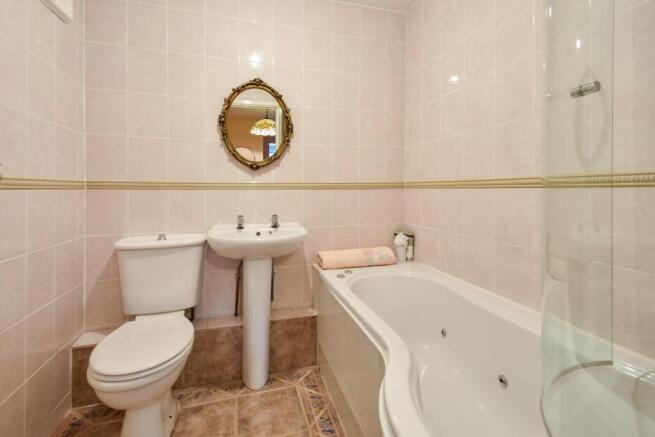 2 bed Apartment for sale Image 8