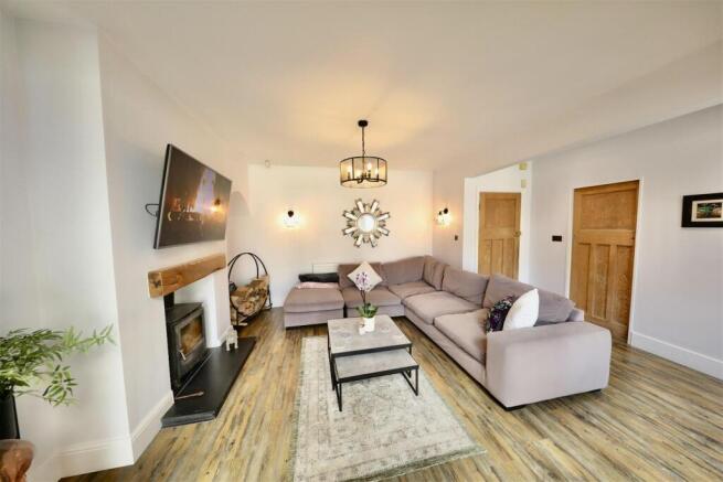 4 bed Semi-Detached for sale Image 7