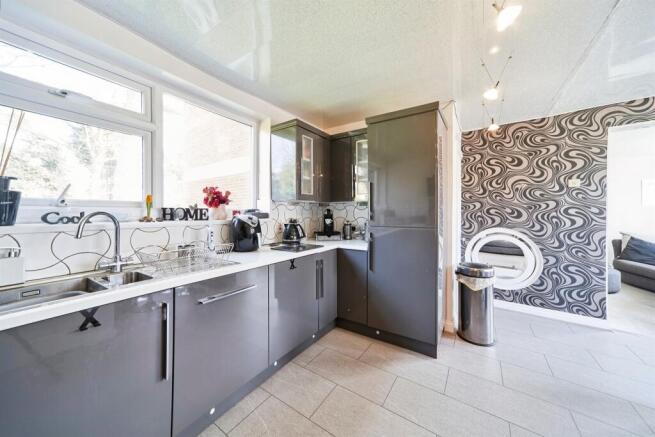 2 bed Flat for sale Image 7
