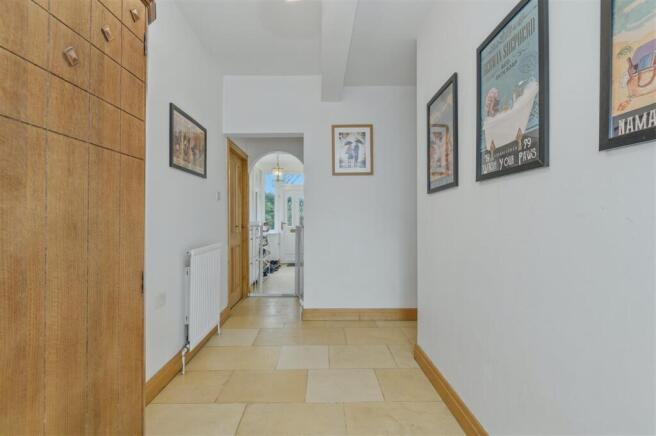 4 bed Detached for sale Image 11