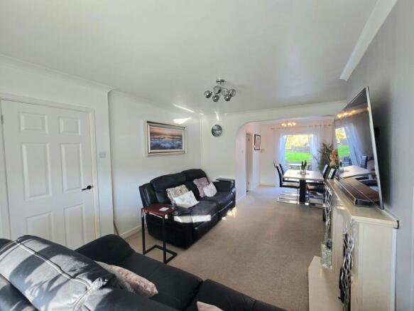 LOUNGE/DINING ROOM