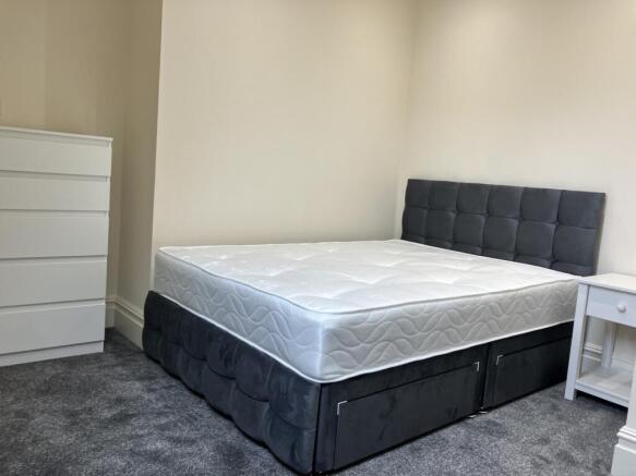 2 bed Apartment to rent Image 6