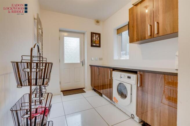 5 bed Detached for sale Image 6