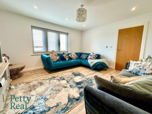 3 bed Semi-Detached for sale Image 11