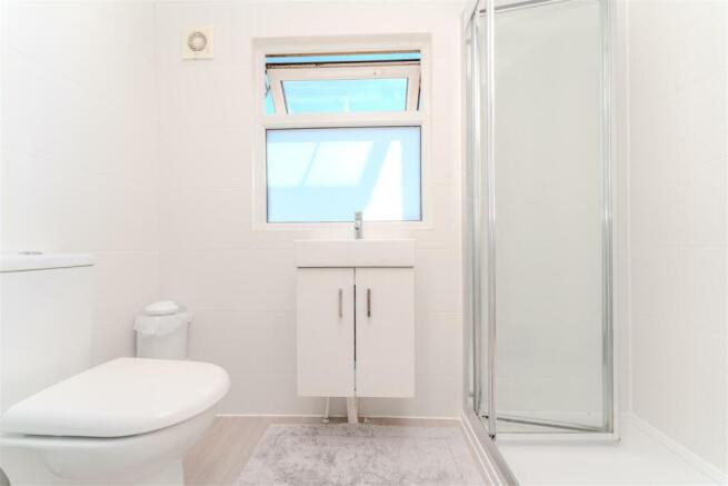 bathroom 1.jpg