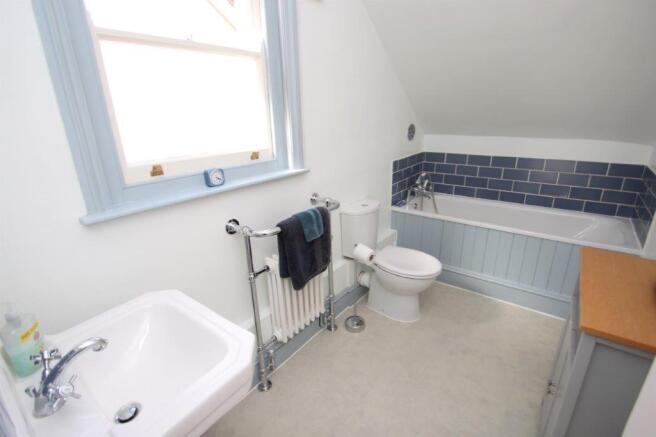 33 Wain a Long  bathroom.jpg