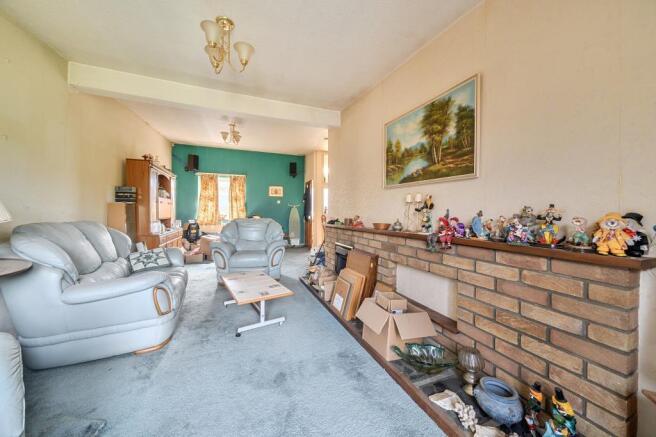 L-shaped Reception Room