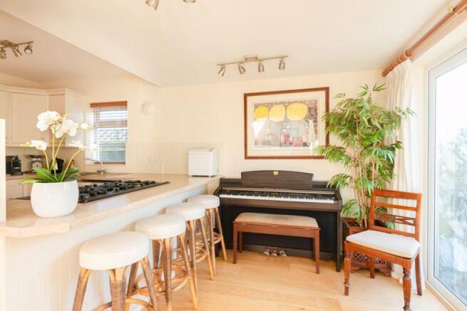 Kitchen / Fami...