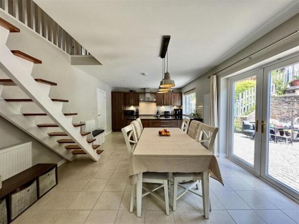 4 bed Detached for sale Image 11