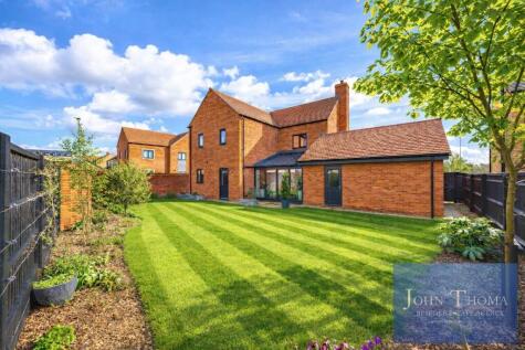 Housden Close, St Neots, Cambridgeshire, PE19
