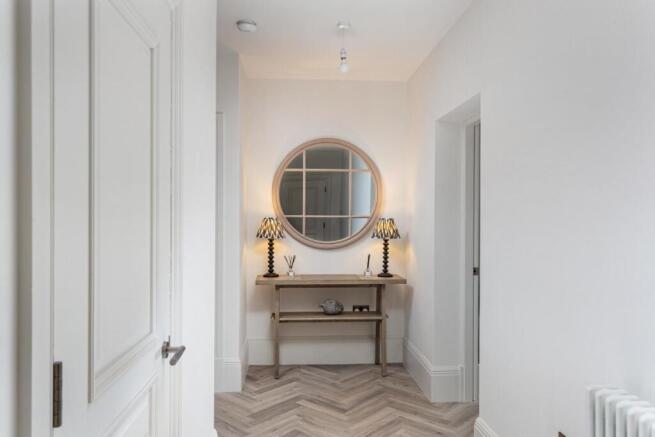 3 bed Apartment for sale Image 8