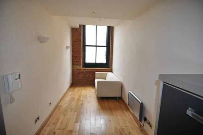 OPEN-PLAN LOUNGE/KITCHEN