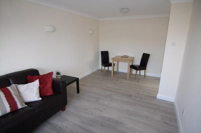 2 bed Semi-Detached Bungalow to rent Image 6