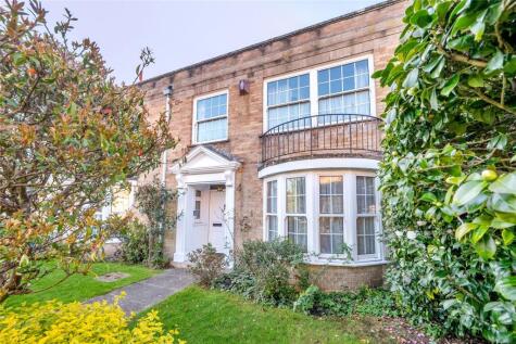 Courtenay Place, Lymington, Hampshire, SO41