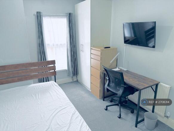 Large Double Ensuite Room