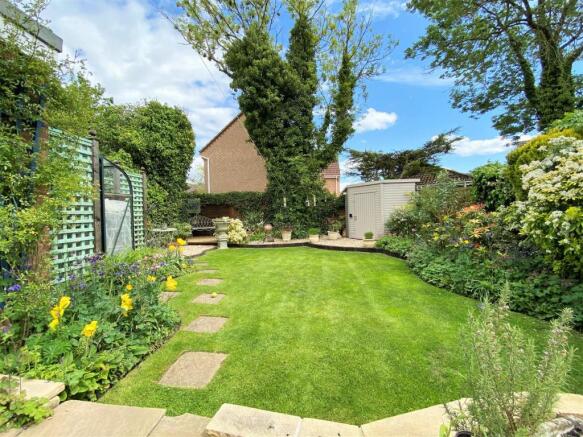 Delightful Rear Garden 946