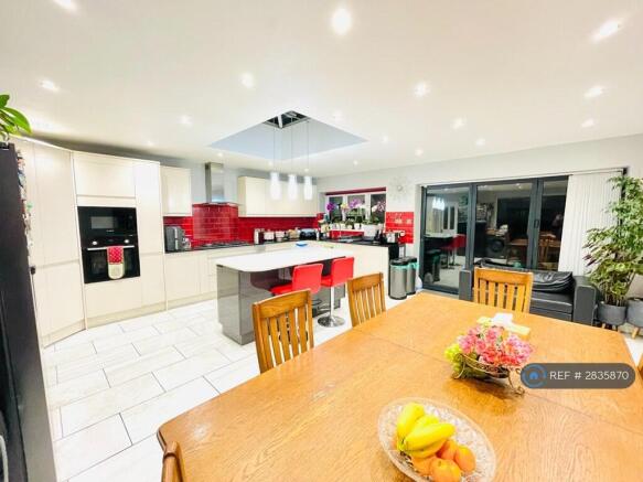 Open Kitchen/Dining 6.0x6.0m (19'7"X19'7")