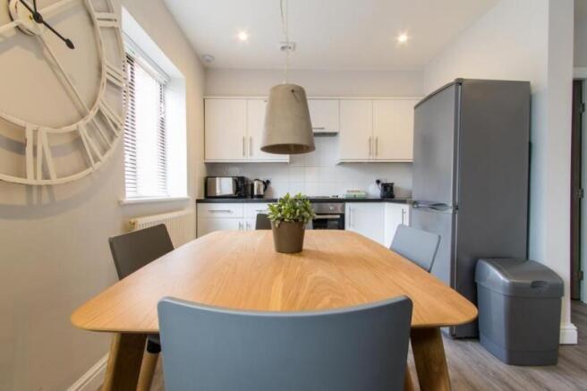 3 bed Flat to rent Image 5