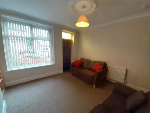 2 bed Terraced to rent Image 9