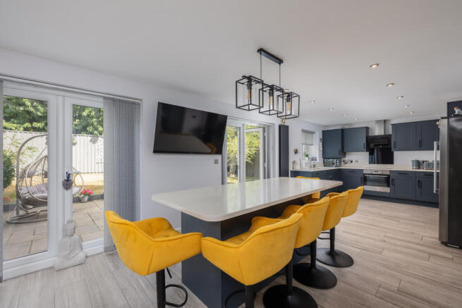 4 bed Detached for sale Image 7
