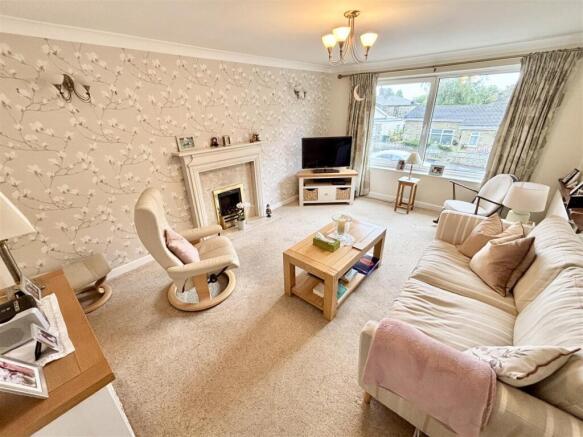 2 bed Semi-Detached Bungalow for sale Image 5