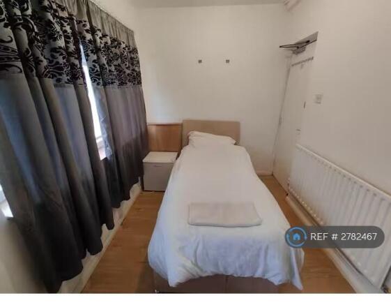 En Suite Single Room (Room 8)