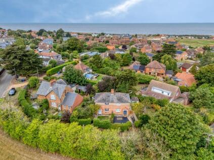 Three Bedroom Coastal Cottage in Desirable Old Hunstanton