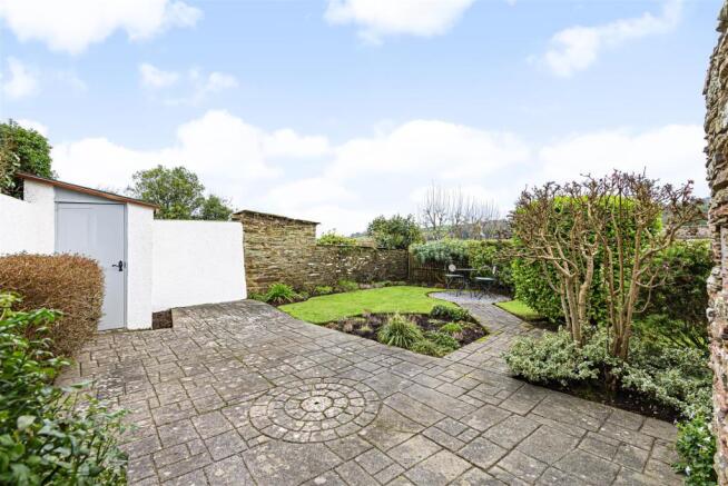 Patio 1.jpg