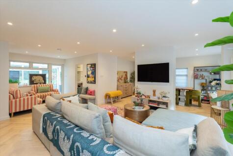 Twinoaks, Cobham, Surrey KT11