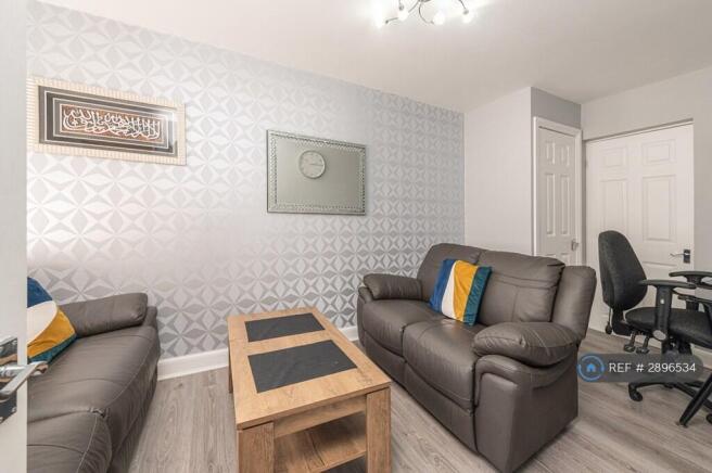 4 bed Detached to rent Image 6
